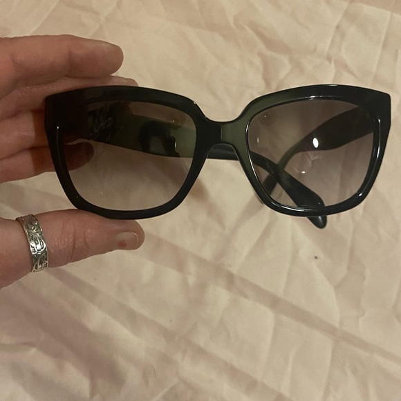 Preloved  PRADA Black  sunglasses (non prescription)with  it’s original case - Picture 8 of 11